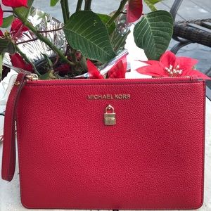 Michael Kors XLarge Wristlet ❤️🌹❤️🌹
